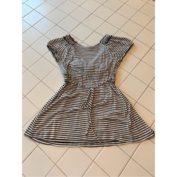 Women’s striped short sleeve top size medium blouse shirt summer feminine casual - Picture 5 of 10